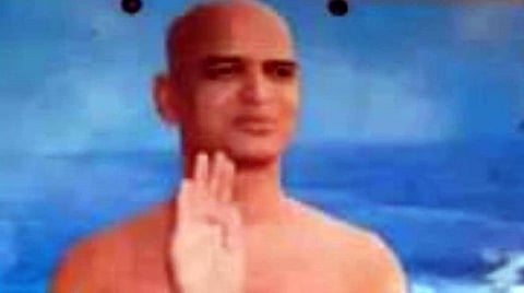 கர்நாடகாவில் சமண மத குருவை கொன்று உடலை ஆழ்துளை கிணற்றில் வீசியதால் பரபரப்பு - ஊழியர்கள் கொலை செய்தது அம்பலம்