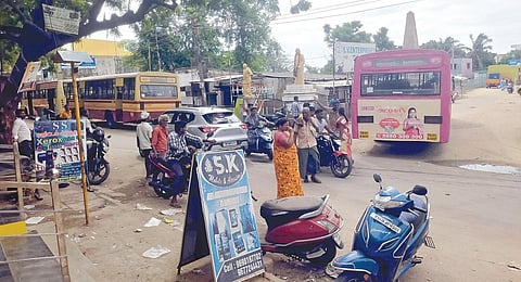 பழவேற்காட்டுக்கு பஸ் ஸ்டாண்டு வேண்டும்: சுற்றுலா பயணிகள், மீனவ மக்கள் எதிர்பார்ப்பு