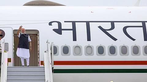 பிரான்சுக்குப் புறப்பட்டுச் சென்றார் பிரதமர் நரேந்திர மோடி