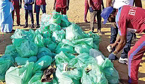 இந்துஸ்தான் பெட்ரோலியம் நிறுவனம் சார்பில் பட்டினப்பாக்கம் கடற்கரையில் தூய்மை பணி