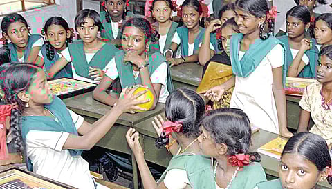 எழுத்தாளர், தலைமையாசிரியர், டாக்டர் டி. திருஞானம் தொடக்கப் பள்ளி, மதுரை.