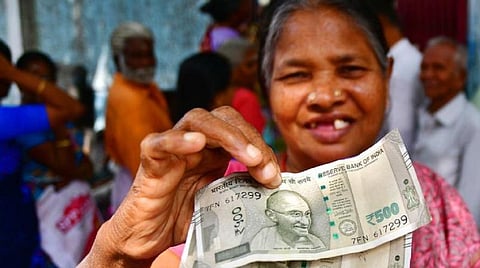 கலைஞர் மகளிர் உரிமைத் திட்டத்துக்கான விண்ணப்ப பதிவு முகாம்: 2 கட்டங்களாக நடைபெறும்