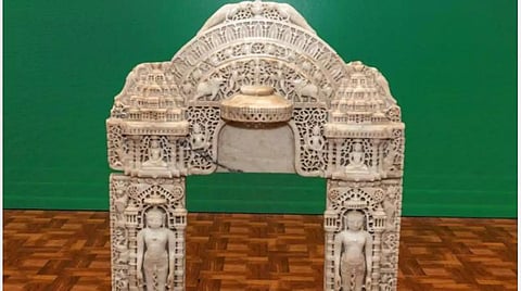 இந்தியா கொண்டுவரப்படும் பழங்கால பொருட்களில் ஒன்று.