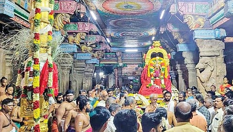 மீனாட்சி அம்மன் கோயிலில் ஆடி முளைக்கொட்டு திருவிழா கொடியேற்றத்துடன் தொடக்கம்