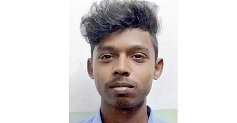 மாணவர் தினேஷ்குமார்