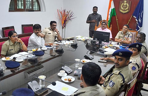 புதுச்சேரியில் போலீஸார் மீதான புகார்கள் மீது கடும் நடவடிக்கை: அமைச்சர் உறுதி