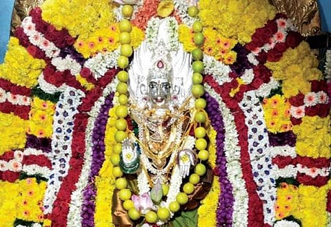 காரைக்குடி அருகே கோயில் விழாவில் ரூ.3 லட்சத்துக்கு ஏலம் போன அரை படி உப்பு; எலுமிச்சை ரூ.2.6 லட்சம்