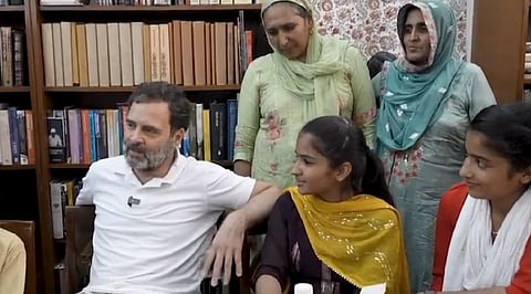 “பொருத்தமான பெண்ணாக பாருங்கள்” - ராகுலின் திருமணம் குறித்து கேட்ட விவசாயிக்கு சோனியா பதில்