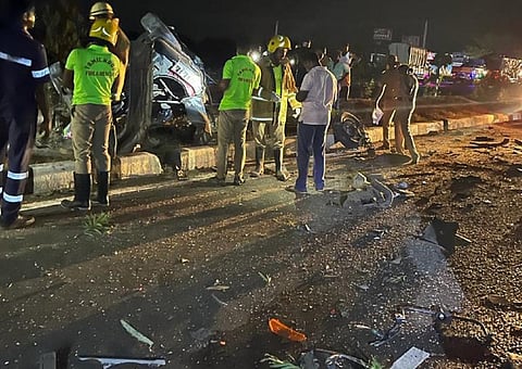 மதுரை அருகே கார் அதிவேகமாக கன்டெய்னர் லாரியில் மோதி பயங்கர விபத்து: 4 பேர் உயிரிழப்பு