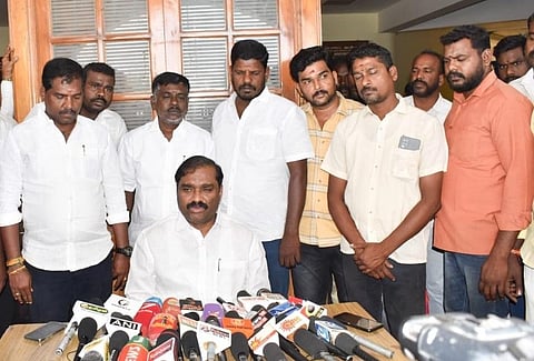 கடலூரில் செய்தியாளர்களைச் சந்தித்த தமிழக வாழ்வுரிமை கட்சி தலைவர் வேல்முருகன்.