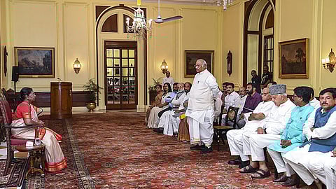 குடியரசுத் தலைவர் முர்முவை சந்தித்த எதிர்க்கட்சி எம்.பி.க்கள்