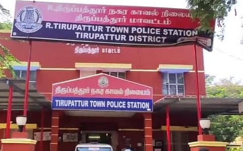 மது விற்பனையாளரிடம் தினசரி ரூ.1,000 கேட்ட உளவுத்துறை உதவி ஆய்வாளர் பணியிட மாற்றம்