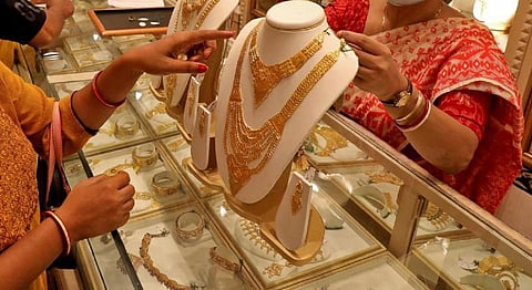 ஆடிப்பெருக்கு: கோவையில் 200 கிலோ தங்க நகைகள் விற்பனை