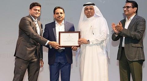 அமீரக திமுக பொறுப்பாளரும், தமிழக அரசின் அயலக தமிழர் நல வாரிய உறுப்பினருமான எஸ்.எஸ்.மீரானினுக்கு துபாயில் விருது வழங்கி கரவுரவிப்பு