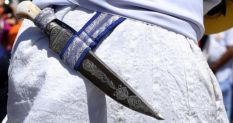 பள்ளிகளில் சீக்கிய மாணவர்கள் ‘கிர்பான்’ குறுவாள் வைத்துக் கொள்ள அனுமதி: தடையை நீக்கியது ஆஸ்திரேலிய நீதிமன்றம்