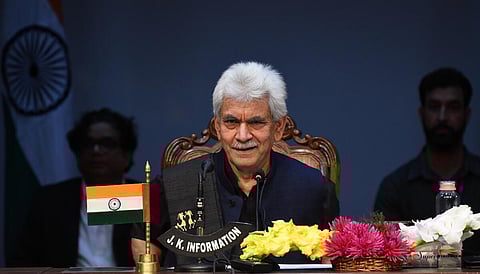 சட்டப்பிரிவு 370 நீக்கப்பட்ட நாள் | ஜம்மு காஷ்மீரில் மக்கள் சுதந்திரமாக வாழ்கிறார்கள்: துணைநிலை ஆளுநர்