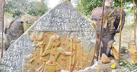 நன்றி மறவாத ஜீவனுக்கு நடுகல் வைத்த பழந்தமிழர்கள்!