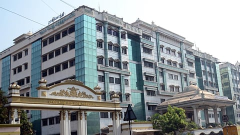 சென்னை அரசு மருத்துவமனையில் கை அகற்றப்பட்ட ஒன்றரை வயது ஆண் குழந்தை உயிரிழப்பு