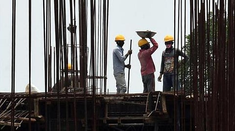 கட்டுமான தொழிலாளி பணியிடத்தில் விபத்தில் இறந்தால் உடலை ஊருக்கு எடுத்துச்செல்ல நலவாரியம் மூலம் நிதி