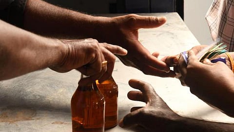 விழுப்புரம், கள்ளக்குறிச்சி டாஸ்மாக் கடைகளில் கூடுதலாக 5 ரூபாய் வசூல்