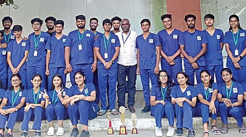 சென்னையில் ராமச்சந்திரா உயர்கல்வி ஆராய்ச்சி நிறுவனம் சார்பில் நடந்த ‘ஆல்டியஸ்-2023’ என்ற விளையாட்டுப் போட்டிகளில் ஒட்டுமொத்த ரன்னர்-அப் பட்டத்தை எஸ்ஆர்எம் மருத்துவக் கல்லூரி பெற்றது.