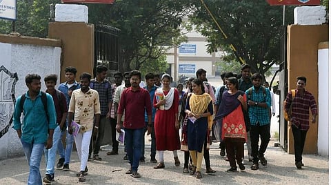 பொது பாடத்திட்டம் அமலாக்கம் | தன்னாட்சி கலை, அறிவியல் கல்லூரிகள் சுயமாக முடிவெடுக்க உயர்கல்வித் துறை அறிவுறுத்தல்