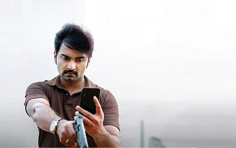 இயக்குநரின் குரல்: அதர்வா போலீஸ்.. மணிகண்டன் ரவுடி..!