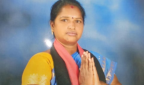 மலுமிச்சம்பட்டி கிராம ஊராட்சியின் மூன்றாவது வார்டு கவுன்சிலர் சித்ரா.