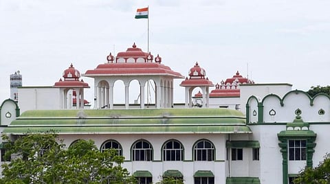 திருவாவடுதுறை ஆதீன சொத்து ஆக்கிரமிப்பை 12 வாரத்தில் அகற்ற வேண்டும் - உயர் நீதிமன்றம் உத்தரவு