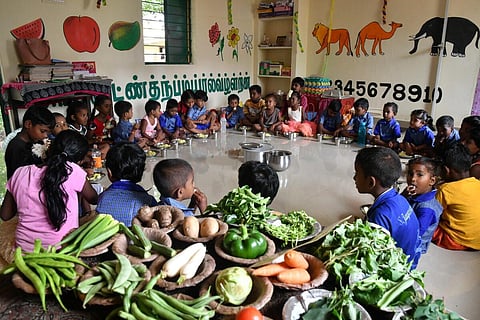 அங்கன்வாடி மையங்களை ஆய்வு செய்து அறிக்கை சமர்ப்பிக்க வேண்டும் - மாவட்ட ஆட்சியர்களுக்கு தலைமை செயலாளர் உத்தரவு