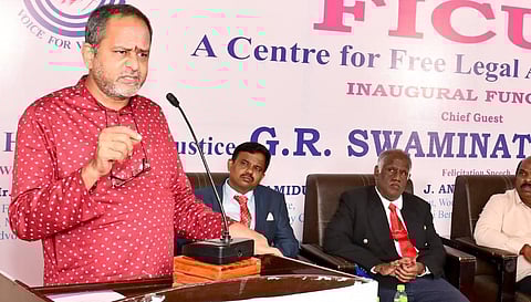 மதுரையில் இலவச சட்ட உதவி ஆராய்ச்சி மையத்தை நீதிபதி ஜி.ஆர்.சுவாமிநாதன் தொடங்கி வைத்தார் . | படம்: நா. தங்கரத்தினம்.