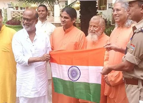 இமயமலையில் சுதந்திர தினம் கொண்டாடிய ரஜினிகாந்த்