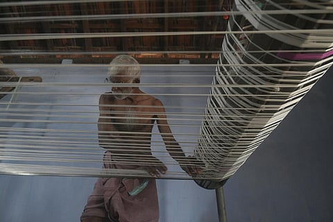 நெசவாளர் - கோப்புப் படம்