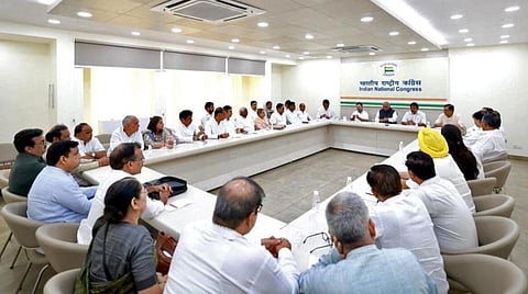 டெல்லியில் 7 மக்களவை தொகுதியிலும் போட்டி - காங்கிரஸ் கட்சியின் கூட்டத்தில் முடிவு