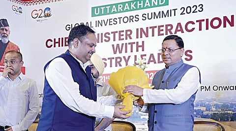 முதலீடுகளை ஈர்ப்பதற்காக தொழில்துறையினருடன் நடந்த கலந்துரையாடல் நிகழ்ச்சியில் உத்தராகண்ட் முதல்வர் புஷ்கர் சிங் தாமி.