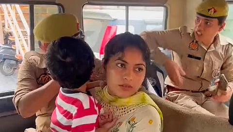 கணவரைத் தேடி இந்தியாவுக்கு குழந்தையுடன் வந்துள்ள வங்கதேச நாட்டைச் சேர்ந்த பெண் சோனியா அக்தர்.