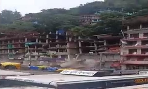 இமாச்சலின் குலு மாவட்டத்தில் நிலச்சரிவு: கட்டிடங்கள் அட்டை வீடு போல் சரிந்து விழுந்த பயங்கரம்