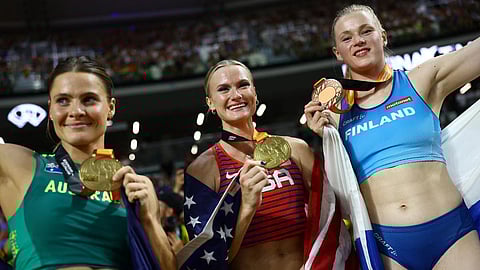 போல்வால்ட் போட்டியில் பதக்கம் வென்ற ஆஸ்திரேலியா, அமெரிக்கா மற்றும் பின்லாந்து வீராங்கனைகள்