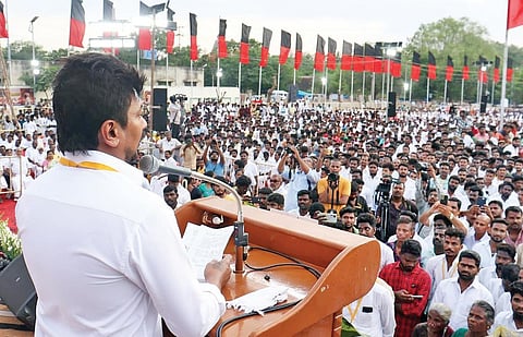 தஞ்சாவூரில் நேற்று திமுக இளைஞரணி சார்பில் நடைபெற்ற கூட்டத்தில் பேசிய அமைச்சர் உதயநிதி ஸ்டாலின்.