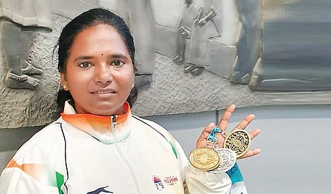 லீலாஸ்ரீ என்றால் பதக்கம்!