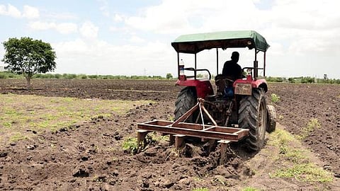 சிறுவர்கள் டிராக்டர் ஓட்டுவதை கட்டுப்படுத்த வேண்டும் - தருமபுரியில் வலுக்கும் குரல்கள்