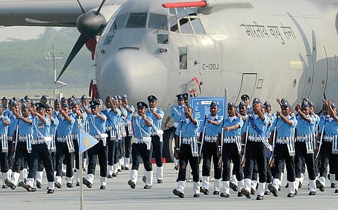 வேலைக்கு நான் தயார் - 11: இந்திய விமானப்படையில் செருவது எப்படி?