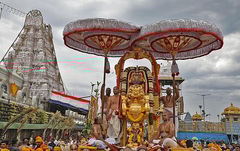 திருப்பதி பிரம்மோற்சவ விழா நடைபெறும்போது விஐபி சிபாரிசு கடிதங்கள் ஏற்கப்படமாட்டாது - அறங்காவலர் கருணாகர் ரெட்டி தகவல்