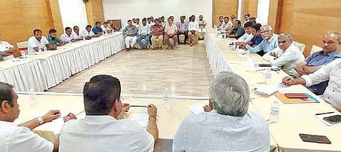 கோவையில் சமீபத்தில் நடைபெற்ற ஆலோசனை கூட்டத்தில் பங்கேற்ற பல்வேறு தொழில் அமைப்புகளின் நிர்வாகிகள்.