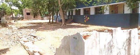 சிவகங்கை அருகே பராமரிப்பில்லாத ஆதிதிராவிடர் நல அரசு பள்ளி - மோசமான கழிப்பறையால் மாணவியர் வேதனை