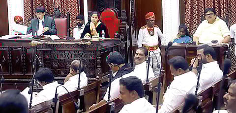 சென்னை மாநகராட்சி மாமன்ற கூட்டம் மேயர் ஆர்.பிரியா தலைமையில் ரிப்பன் மாளிகையில் நேற்று நடைபெற்றது. துணை மேயர் மு.மகேஷ்குமார், ஆணையர் ஜெ.ராதாகிருஷ்ணன் ஆகியோர் கலந்து கொண்டனர். படங்கள்: ம.பிரபு