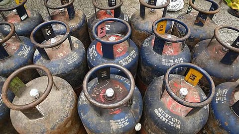 வணிக பயன்பாட்டுக்கான சிலிண்டர் விலை குறைப்பு: சென்னையில் ரூ.1695-க்கு விற்பனை