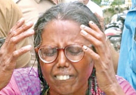 தீக்குளிக்க முயன்ற வேளாங்கண்ணி