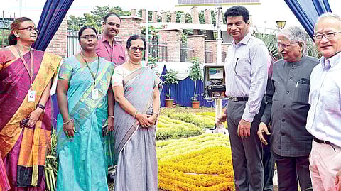 விஐடி சென்னை பல்கலைக்கழக வளாகத்தில் செங்கல்பட்டு மாவட்ட வானிலை கண்காணிப்பு வலையமைப்பை விஐடி துணைத் தலைவர் சேகர் விசுவநாதன் திறந்து வைத்தார்.