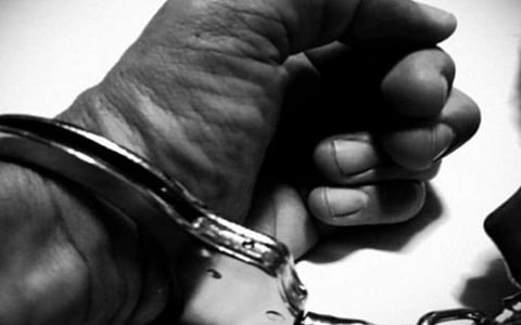 வண்டலூர் | பள்ளி மாணவியை ஏமாற்றி நகை பறிப்பு: போக்சோ சட்டத்தில் பொறியாளர் கைது